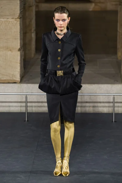 Look 18